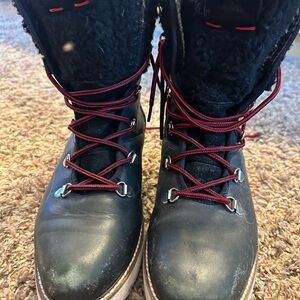 Roxy Boots with Red Laces Size 9